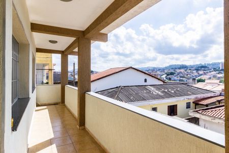 Casa à venda com 360m², 6 quartos e 3 vagas Casa à venda com 360m², 6 quartos e 3 vagasVaranda