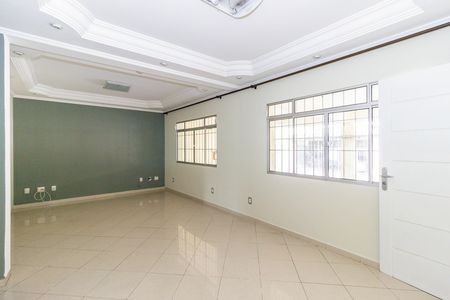 Casa à venda com 360m², 6 quartos e 3 vagas Casa à venda com 360m², 6 quartos e 3 vagasSala