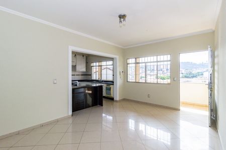 Casa à venda com 360m², 6 quartos e 3 vagas Casa à venda com 360m², 6 quartos e 3 vagasCozinha