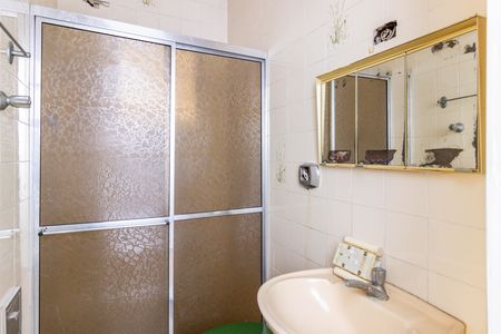 Casa à venda com 360m², 6 quartos e 3 vagas Casa à venda com 360m², 6 quartos e 3 vagasCasa 2 - Banheiro social