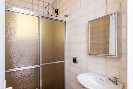 Casa à venda com 360m², 6 quartos e 3 vagas Casa à venda com 360m², 6 quartos e 3 vagasCasa 2 - Banheiro social