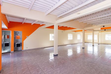 Casa à venda com 360m², 6 quartos e 3 vagas Casa à venda com 360m², 6 quartos e 3 vagasÁrea comum