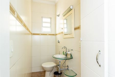 Casa à venda com 360m², 6 quartos e 3 vagas Casa à venda com 360m², 6 quartos e 3 vagasBanheiro social