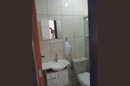 Banheiro de apartamento à venda com 2 quartos, 45m² em Bairro da Glória, Contagem