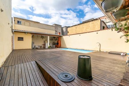 Casa à venda com 240m², 2 quartos e 1 vaga Casa à venda com 240m², 2 quartos e 1 vagaDeck da Piscina