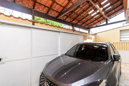 Casa à venda com 240m², 2 quartos e 1 vaga Casa à venda com 240m², 2 quartos e 1 vagaVaranda e Garagem