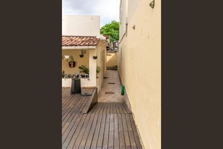 Casa à venda com 240m², 2 quartos e 1 vaga Casa à venda com 240m², 2 quartos e 1 vagaDeck da Piscina - Acesso lateral