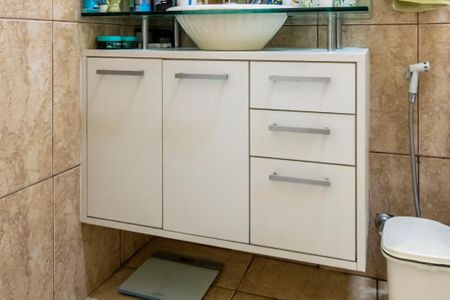 Casa à venda com 240m², 2 quartos e 1 vaga Casa à venda com 240m², 2 quartos e 1 vagaBanheiro Social - Armário