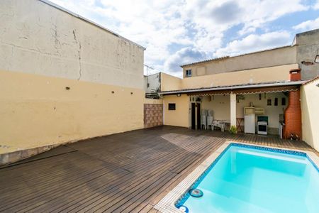Casa à venda com 240m², 2 quartos e 1 vaga Casa à venda com 240m², 2 quartos e 1 vagaDeck da Piscina