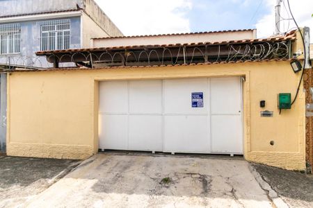 Casa à venda com 240m², 2 quartos e 1 vaga Casa à venda com 240m², 2 quartos e 1 vagaFachada