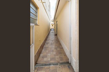 Casa à venda com 240m², 2 quartos e 1 vaga Casa à venda com 240m², 2 quartos e 1 vagaVaranda e Garagem - Acesso lateral