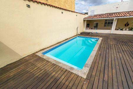 Casa à venda com 240m², 2 quartos e 1 vaga Casa à venda com 240m², 2 quartos e 1 vagaDeck da Piscina