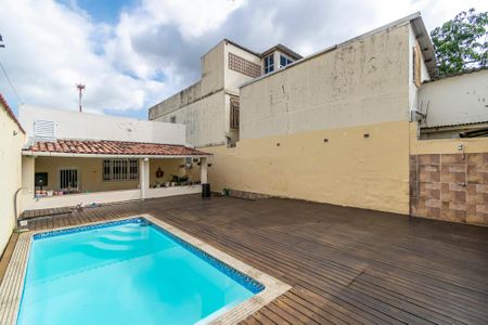 Casa à venda com 240m², 2 quartos e 1 vaga Casa à venda com 240m², 2 quartos e 1 vagaDeck da Piscina