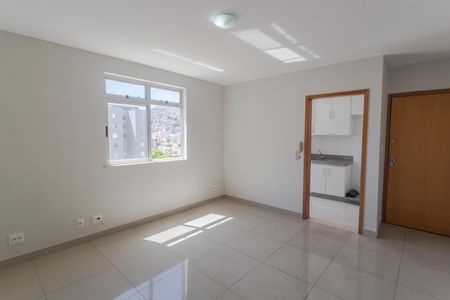 Sala de apartamento à venda com 3 quartos, 70m² em Santa Efigênia, Belo Horizonte