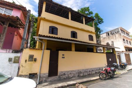 Casa à venda com 111m², 4 quartos e 1 vaga Casa à venda com 111m², 4 quartos e 1 vagaFachada