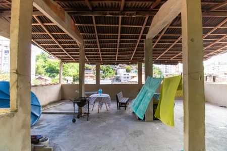 Casa à venda com 111m², 4 quartos e 1 vaga Casa à venda com 111m², 4 quartos e 1 vagaTerraço