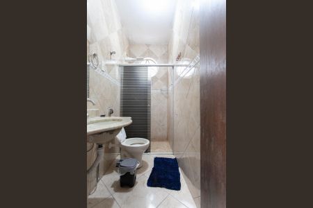 Banheiro de casa para alugar com 1 quarto, 50m² em Lagoinha Leblon, Belo Horizonte