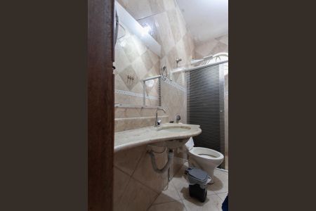 Banheiro de casa para alugar com 1 quarto, 50m² em Lagoinha Leblon, Belo Horizonte