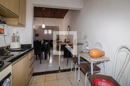 Casa à venda com 300m², 2 quartos e 8 vagas