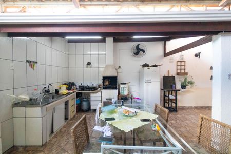 Casa à venda com 284m², 4 quartos e 4 vagasChurrasqueira