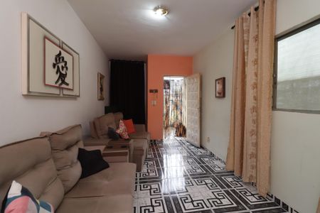 Casa à venda com 100m², 2 quartos e 2 vagasSala