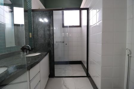 Apartamento para alugar com 506m², 5 quartos e 2 vagasBanheiro da Suíte 3