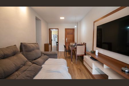 Apartamento para alugar com 75m², 2 quartos e 1 vagaSala