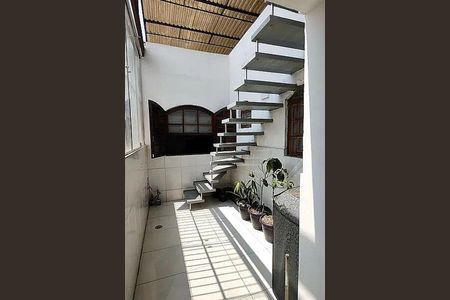 Casa à venda com 280m², 2 quartos e 10 vagas