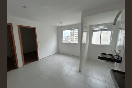 Sala de apartamento para alugar com 2 quartos, 50m² em Del Castilho, Rio de Janeiro