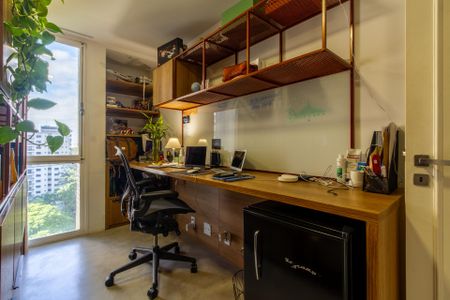 Apartamento para alugar com 320m², 3 quartos e 2 vagasQuarto 2