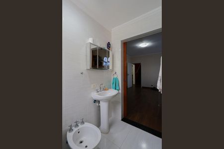 Casa à venda com 480m², 4 quartos e 1 vagaBanheiro da sala de TV