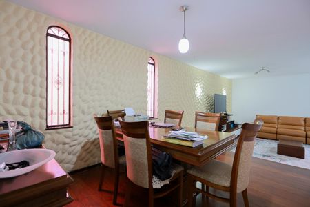 Casa à venda com 480m², 4 quartos e 1 vagaSala de jantar