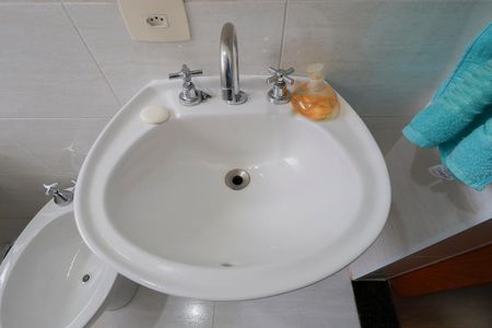 Casa à venda com 480m², 4 quartos e 1 vagaBanheiro da sala de TV