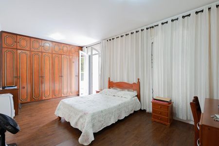 Casa à venda com 480m², 4 quartos e 1 vagaSuíte