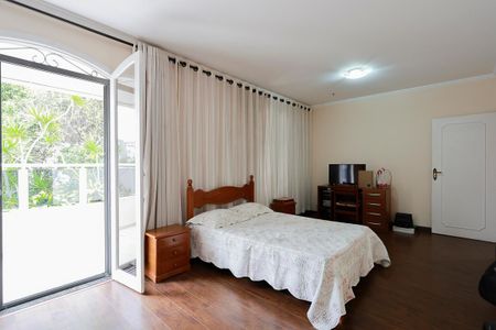 Casa à venda com 480m², 4 quartos e 1 vagaSuíte