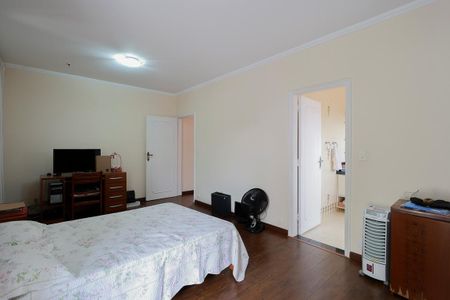 Casa à venda com 480m², 4 quartos e 1 vagaSuíte