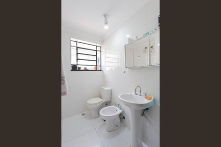 Casa à venda com 480m², 4 quartos e 1 vagaBanheiro da sala de TV