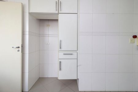 Apartamento à venda com 219m², 4 quartos e 3 vagas Apartamento à venda com 219m², 4 quartos e 3 vagasCozinha