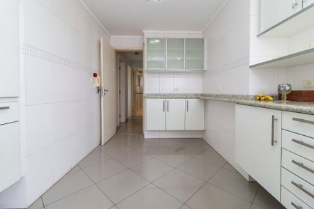 Apartamento à venda com 219m², 4 quartos e 3 vagas Apartamento à venda com 219m², 4 quartos e 3 vagasCozinha