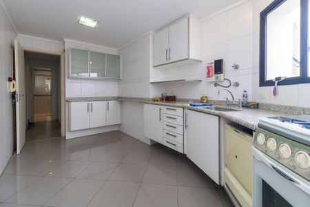 Apartamento à venda com 219m², 4 quartos e 3 vagas Apartamento à venda com 219m², 4 quartos e 3 vagasCozinha