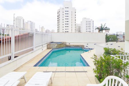 Apartamento à venda com 219m², 4 quartos e 3 vagas Apartamento à venda com 219m², 4 quartos e 3 vagasPiscina