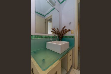 Apartamento à venda com 219m², 4 quartos e 3 vagas Apartamento à venda com 219m², 4 quartos e 3 vagasBanheiro 2