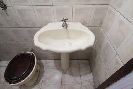 Casa à venda com 180m², 4 quartos e 2 vagasBanheiro 2