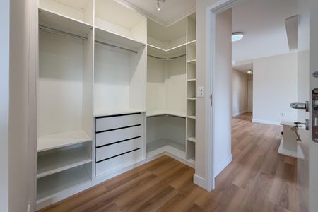 Apartamento à venda com 83m², 2 quartos e 1 vagaCloset da suíte 2