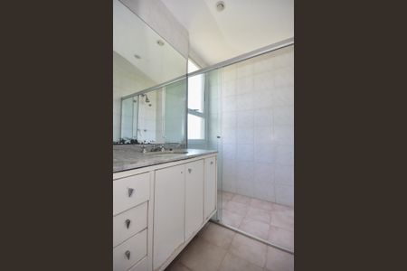 Apartamento à venda com 272m², 4 quartos e 4 vagasBanheiro da Suíte 2