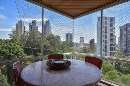 Apartamento à venda com 272m², 4 quartos e 4 vagasVaranda