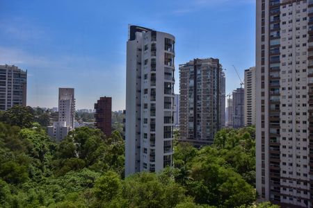 Apartamento à venda com 272m², 4 quartos e 4 vagasVista da Suíte 1