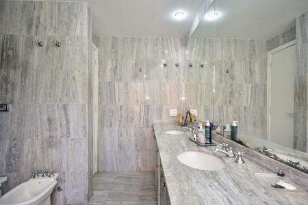 Apartamento à venda com 272m², 4 quartos e 4 vagasBanheiro da Suíte 4