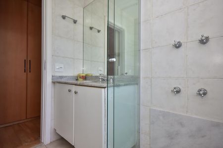 Apartamento à venda com 272m², 4 quartos e 4 vagasBanheiro da Suíte 3