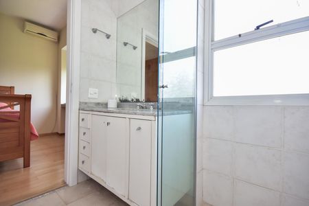 Apartamento à venda com 272m², 4 quartos e 4 vagasBanheiro da Suíte 2